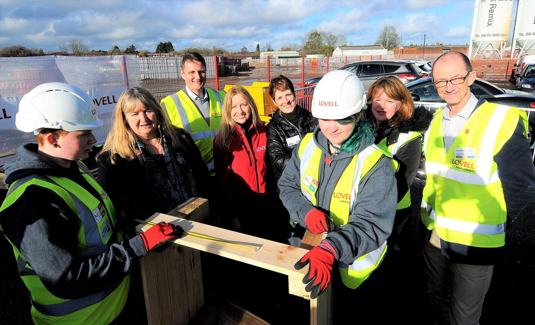 Minister meets young construction trainees at landmark Cardiff urban regeneration scheme