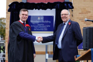 Darwin Group handed over the keys to a new Learning Resource Centre at Halliford School in Shepperton on the 10th November.