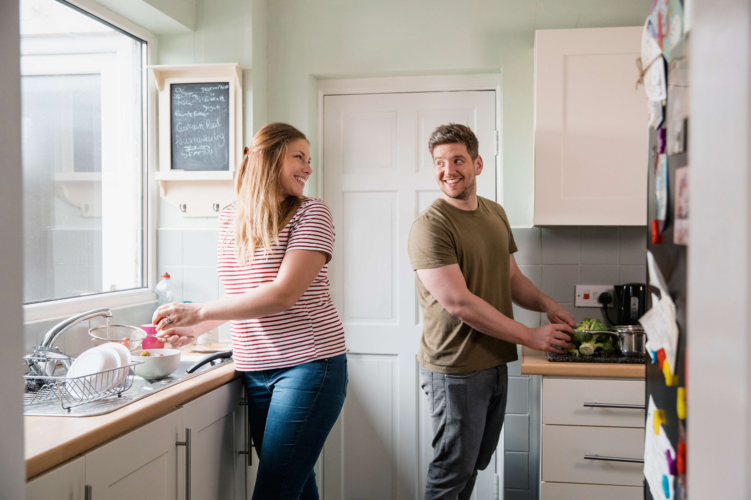 While she the kitchen. Стоя на кухне. На кухне стоя за столом взрослую женщину. У меня их двое у меня немного ем на кухне стоя. На кухне стоя за столом взрослую женщину за попу.