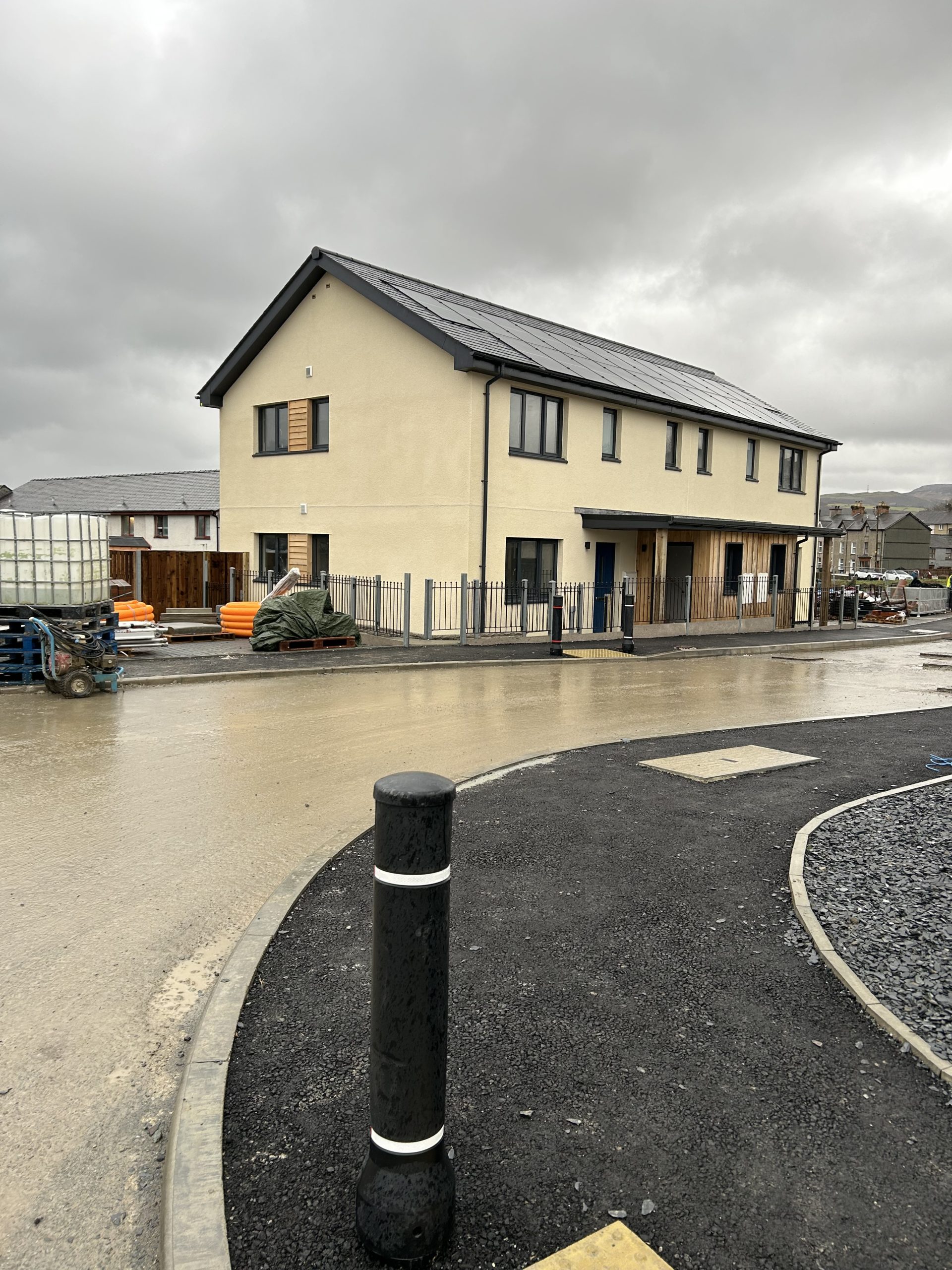 Deputy First Minister visits Penrhyndeudraeth to celebrate launch of Timber Industrial Strategy